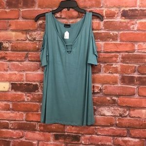 Zenobia blue cold shoulder top. New. short sleeves